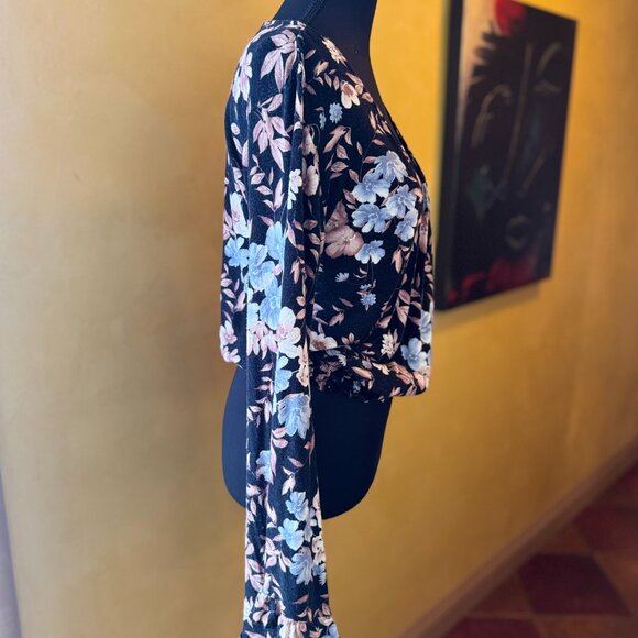 American Eagle Floral Bell Sleeve Wrap Top – Size Small - Picture 3 of 7